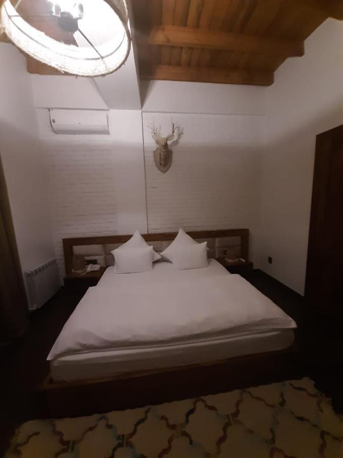 Alpen Park Hotell Tsjimkent Eksteriør bilde